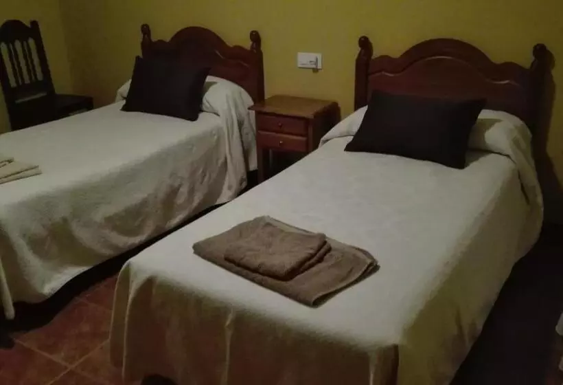 پانسیون Hostal La Aldaba