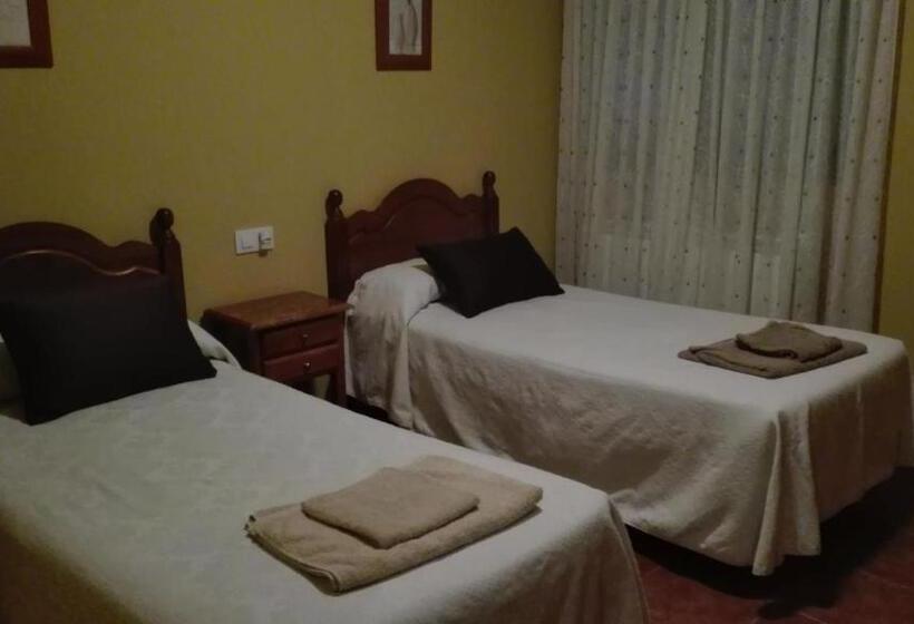 ペンション Hostal La Aldaba