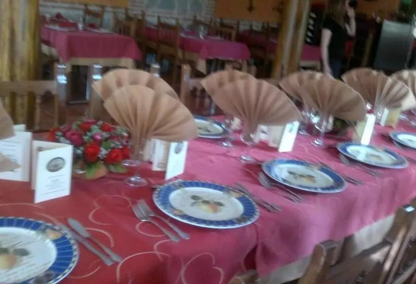 پانسیون Hostal La Aldaba