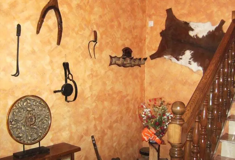پانسیون Hostal La Aldaba