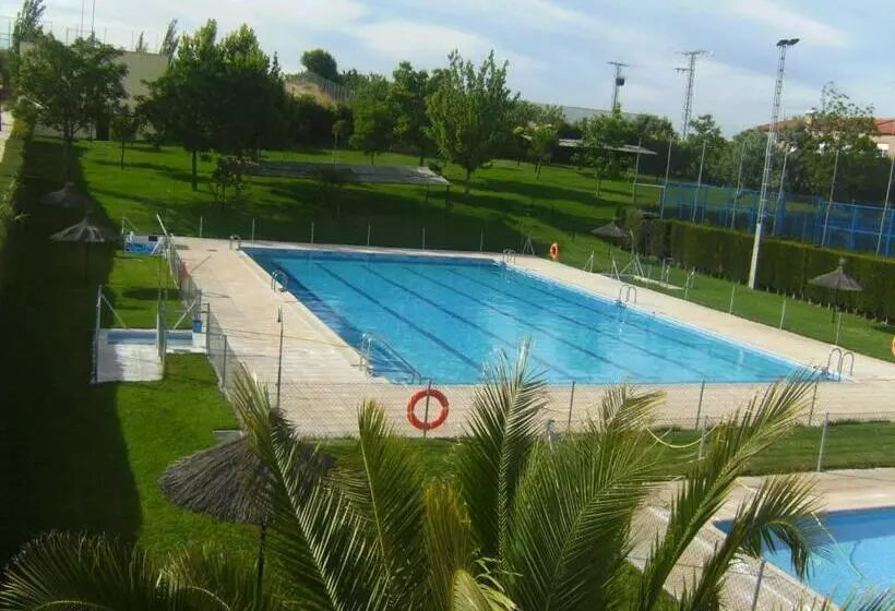 پانسیون Hostal La Aldaba