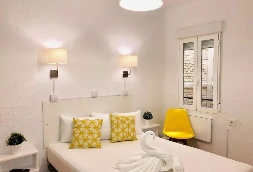 پانسیون Hostal Arriaza