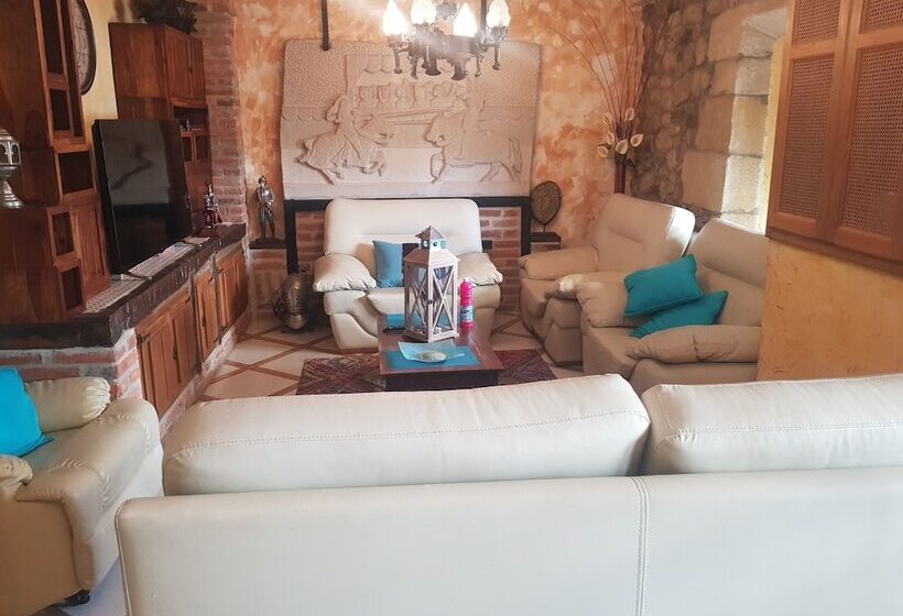 فندق صغير Posada El Manjon