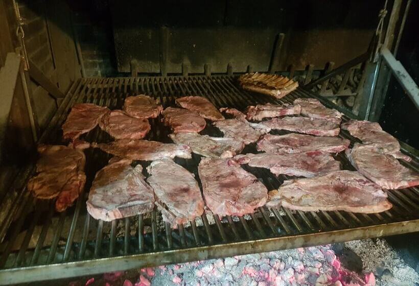 فندق صغير Posada El Manjon