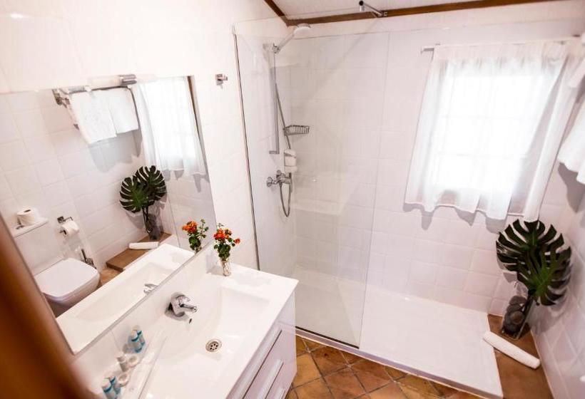 هتل Bahía de Ávalos