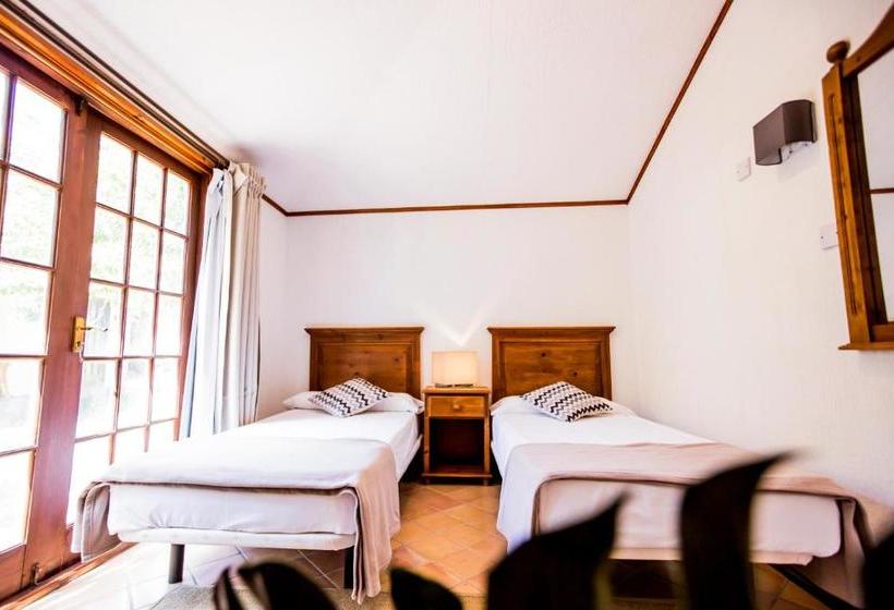 هتل Bahía de Ávalos