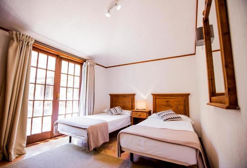 هتل Bahía de Ávalos