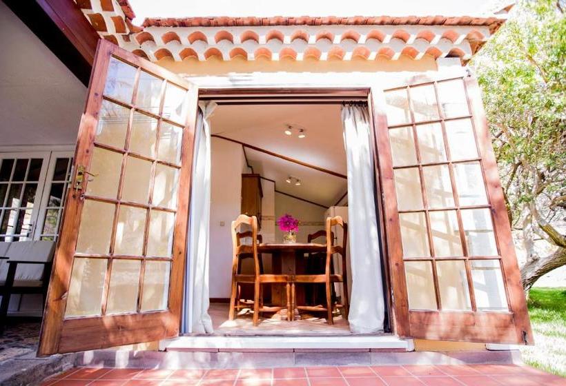 هتل Bahía de Ávalos