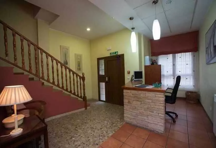 پانسیون Hostal Serruchi