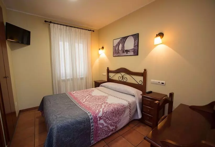 پانسیون Hostal Serruchi