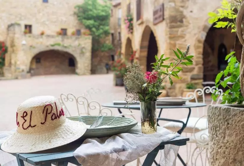 پانسیون El Palauet De Monells   Adults Only