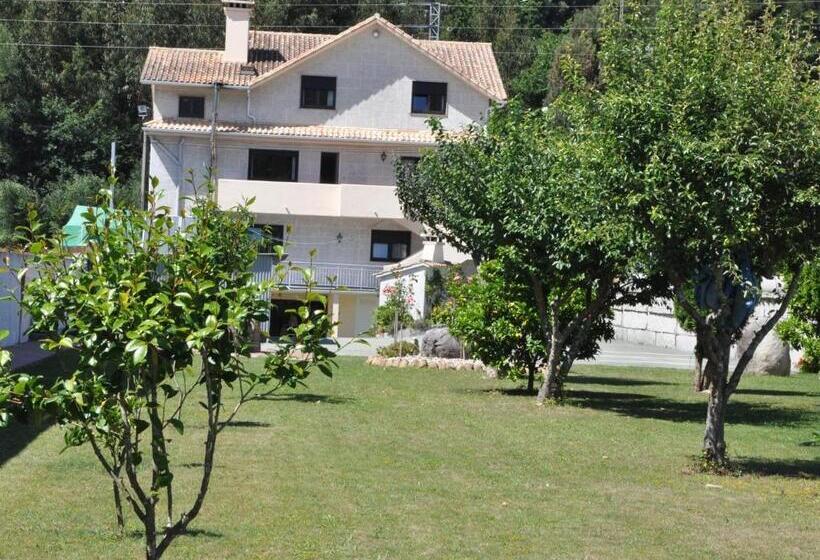 پانسیون Hostal Paz