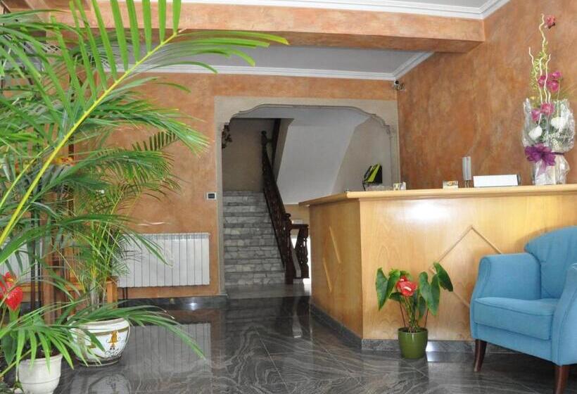 پانسیون Hostal Paz