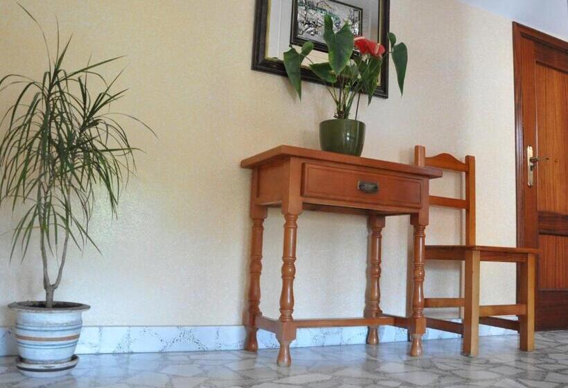 پانسیون Hostal Paz