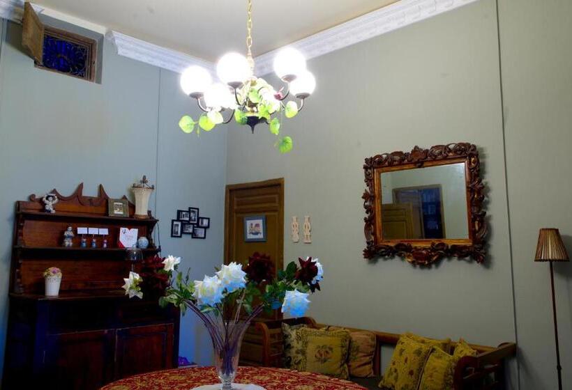 Albergue Olmitos 3, Casa Palacio Real Piedad