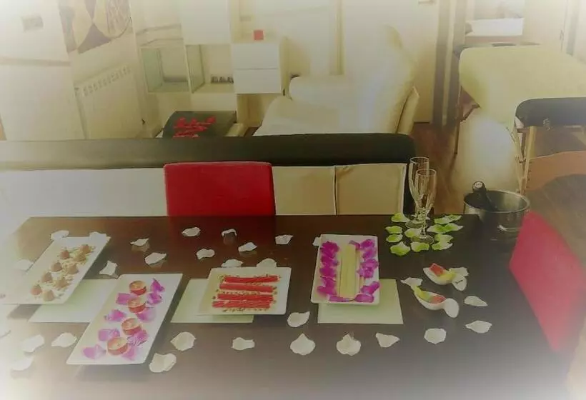 ペンション Anahuaska Art   Suites Temáticas