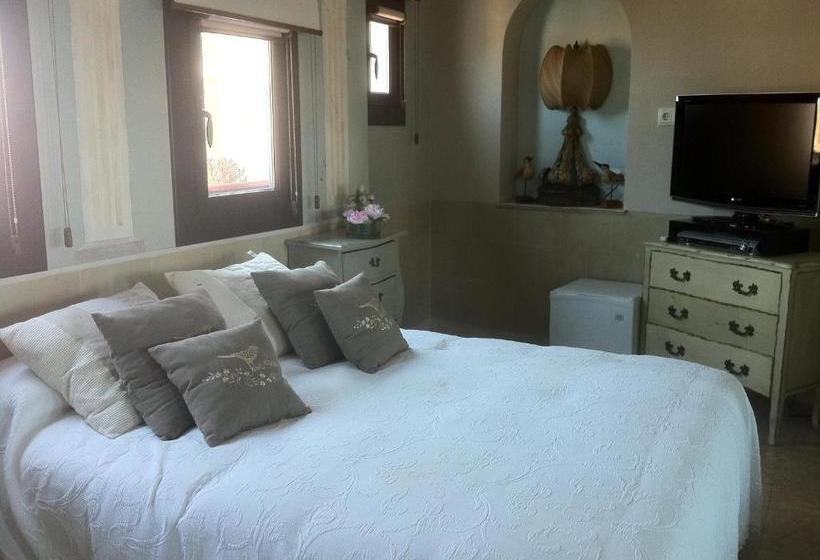 پانسیون Boutique Hotel Davallada- Adults Only