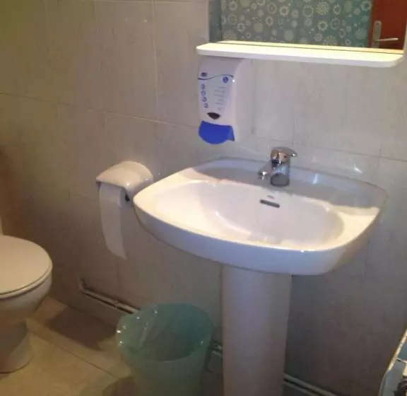 پانسیون Hostal Carlos Iii
