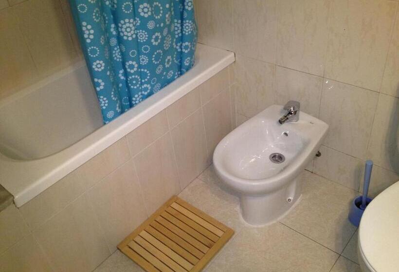 پانسیون Hostal Carlos Iii