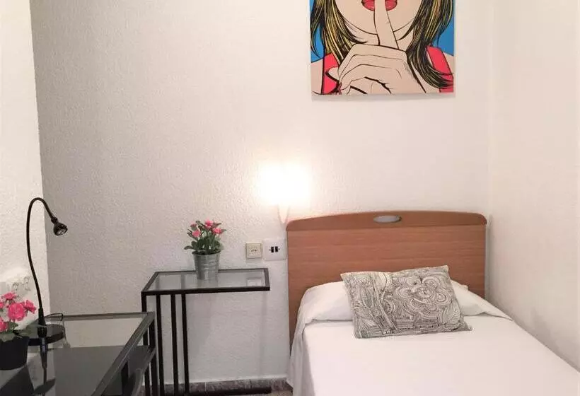 پانسیون Hostal Carlos Iii