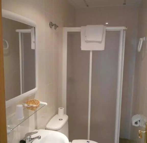 Majatalo Hostal Donaire Ii