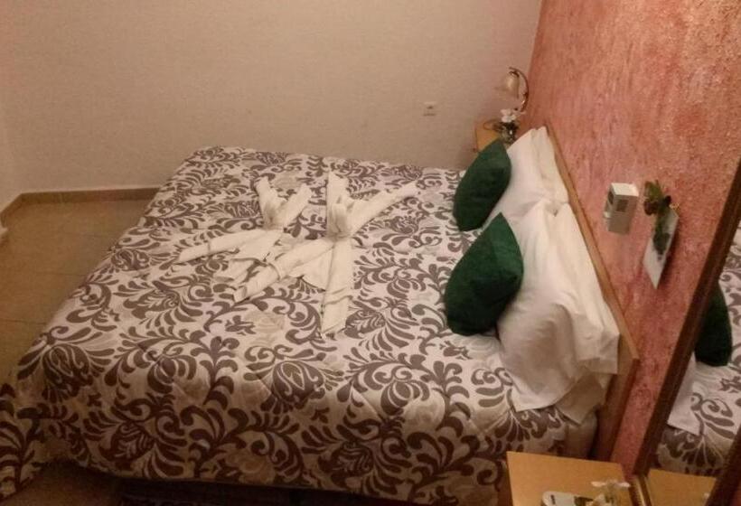 Pensione Hostal El Patio