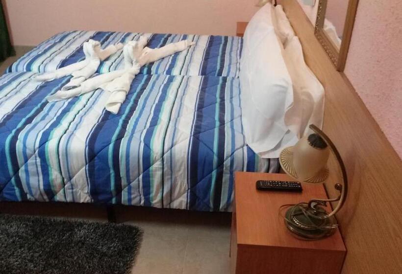 Pensione Hostal El Patio