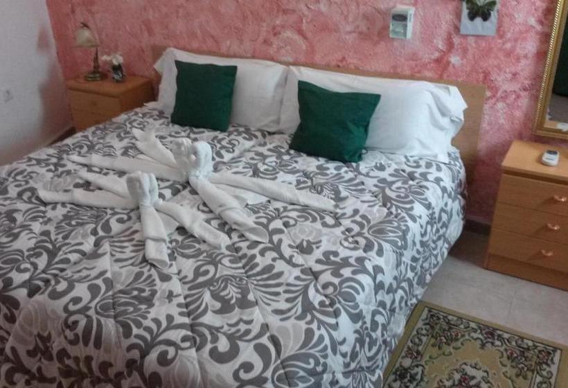 Pensione Hostal El Patio