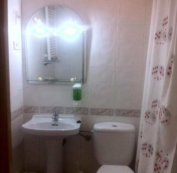 بنسيون Hostal Madrid Paris