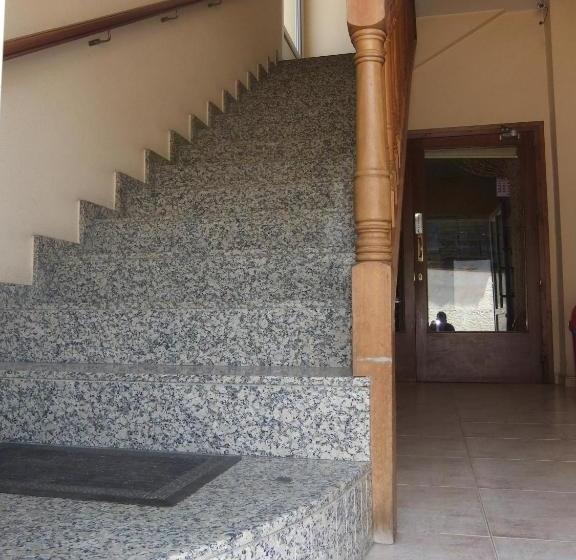 膳宿费 Pensió L'estada