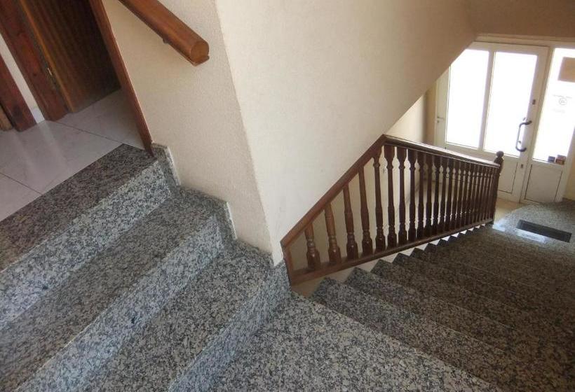 膳宿费 Pensió L'estada