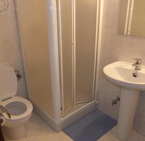 膳宿费 Pensió L'estada