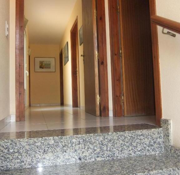 膳宿费 Pensió L'estada