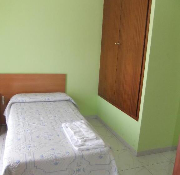 膳宿费 Pensió L'estada