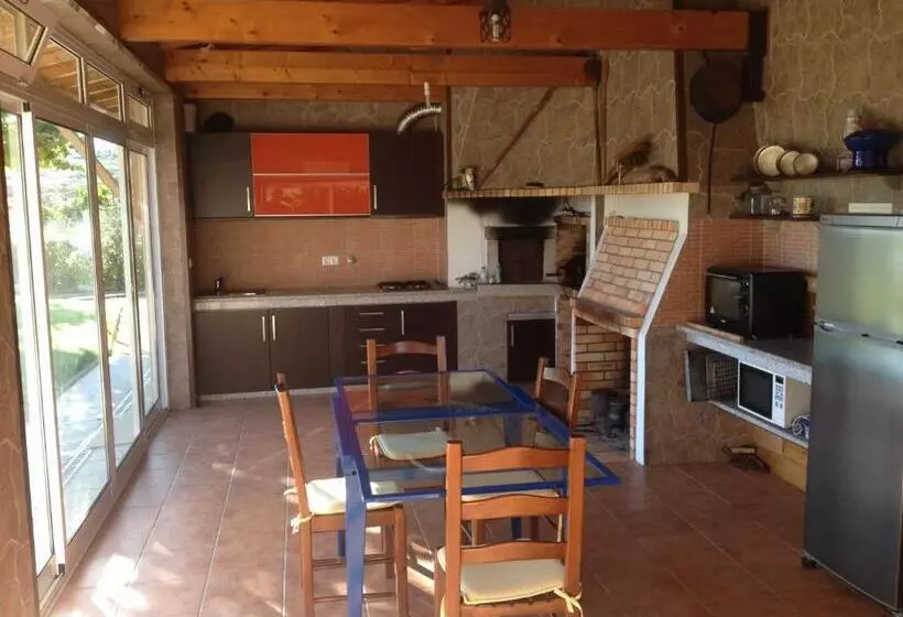 Aamiaismajoitus (B&B) Casa Vale De Azibo