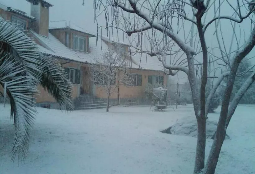 Aamiaismajoitus (B&B) Casa Vale De Azibo