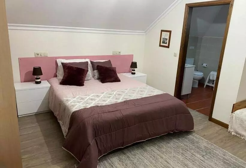 Aamiaismajoitus (B&B) Casa Vale De Azibo