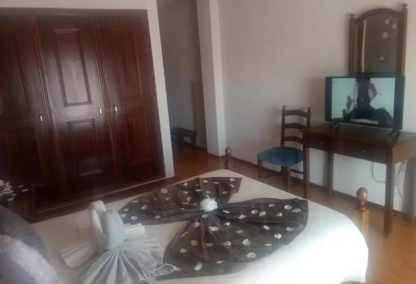 پانسیون A Canhota