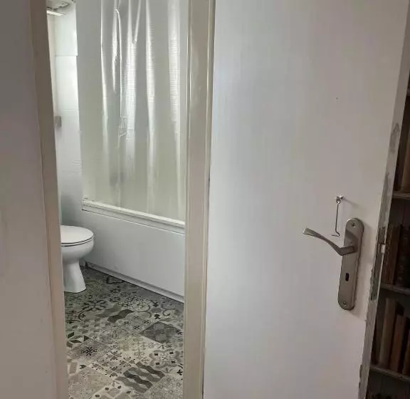 Majatalo Alvalade Ii Airport Guest House