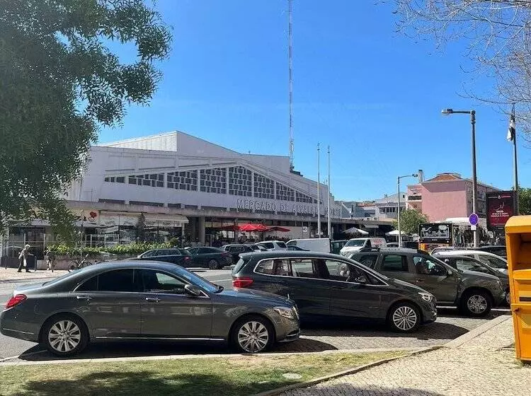 Majatalo Alvalade Ii Airport Guest House