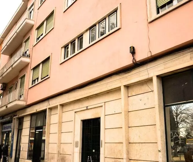 Majatalo Alvalade Ii Airport Guest House