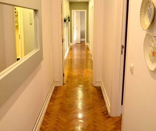 Majatalo Alvalade Ii Airport Guest House