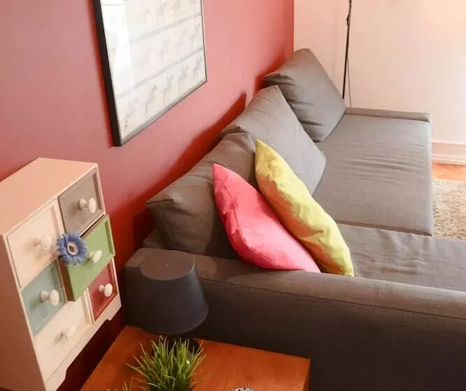 Majatalo Alvalade Ii Airport Guest House