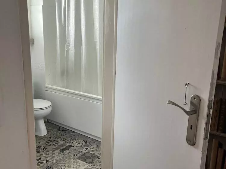 Majatalo Alvalade Ii Airport Guest House