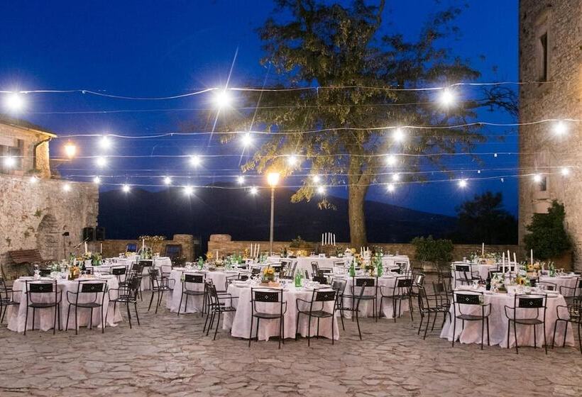 Szálloda Castello Di Titignano