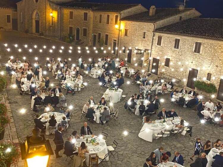 Szálloda Castello Di Titignano