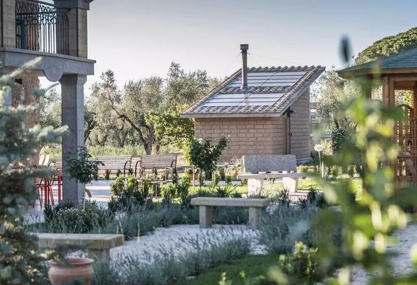 Hotelli Traldi Resort
