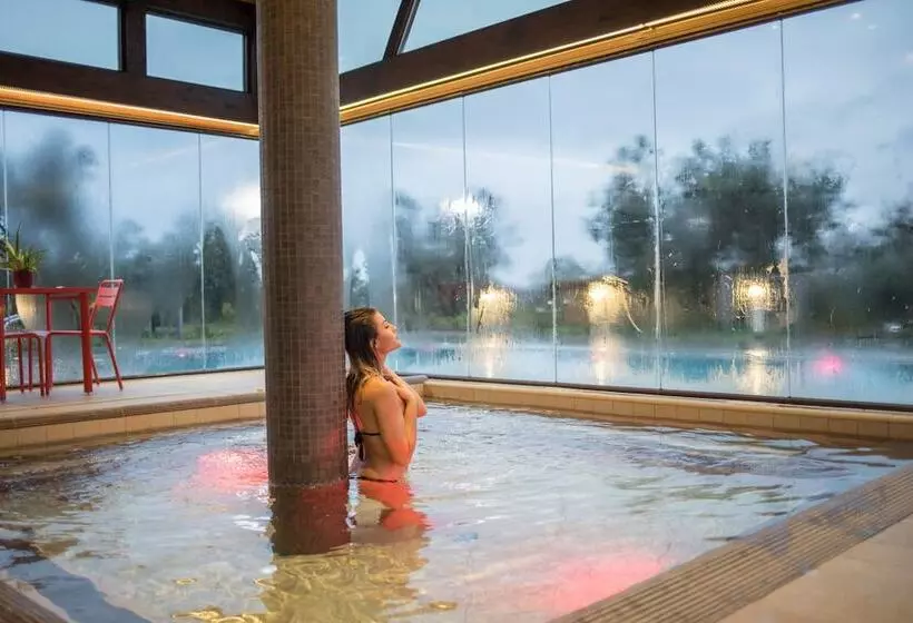 Hotelli Traldi Resort
