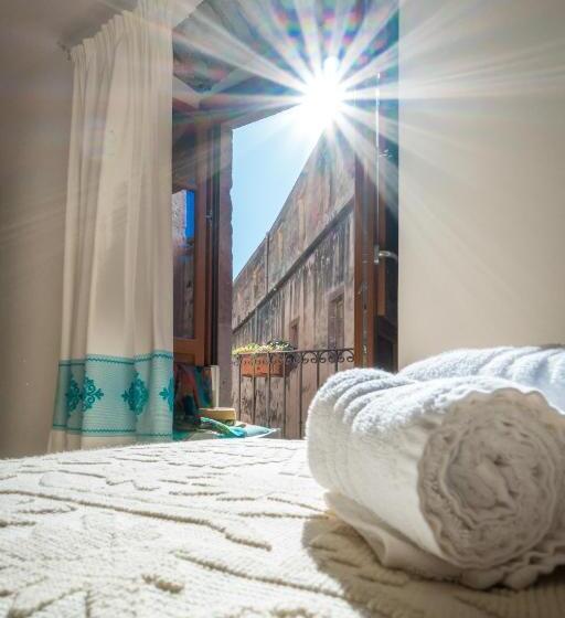 פנסיון Bosa Queen House