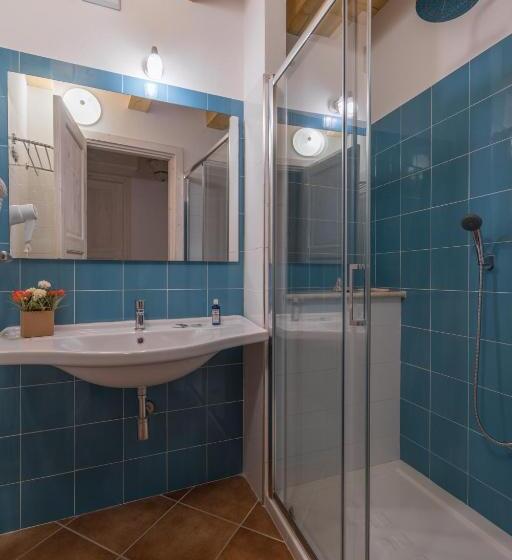 פנסיון Bosa Queen House